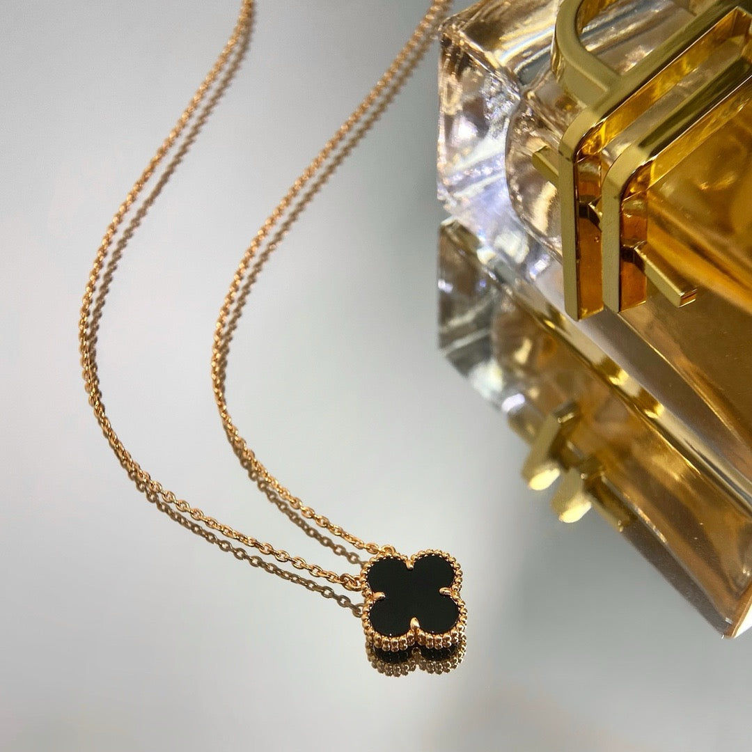 [Glow Jewelry]CLOVER 15MM BLACK ONYX SINGLE FLOWER NECKLACE