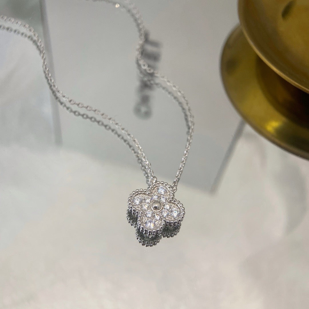 ¡®Glow Jewelry¡¯CLOVER 15MM DIAMOND SINGLE FLOWER NECKLACE