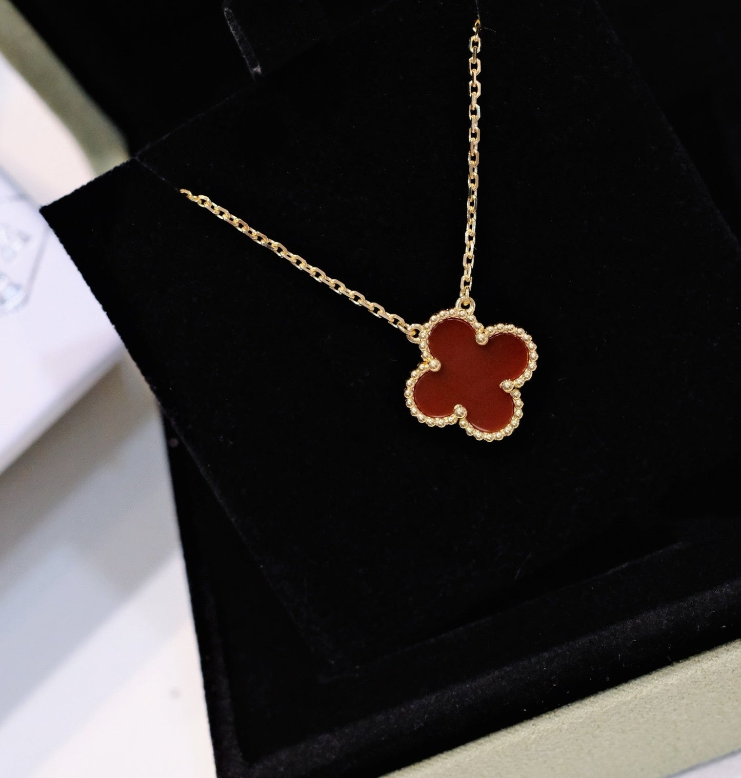 ¡®Glow Jewelry¡¯CLOVER 15MM CARNELIAN SINGLE FLOWER NECKLACE