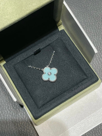 ¡®Glow Jewelry¡¯CLOVER 1 DIAMOND LIGHT BLUE SILVER NECKLACE