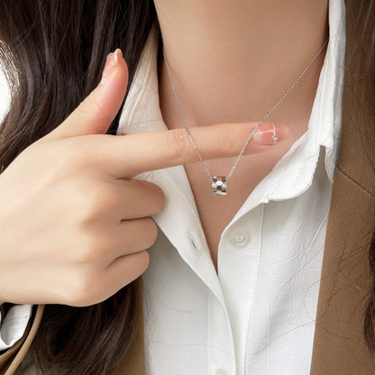 ¡®Glow Jewelry¡¯BEE MINI PEDANT DIAMOND NECKLACE