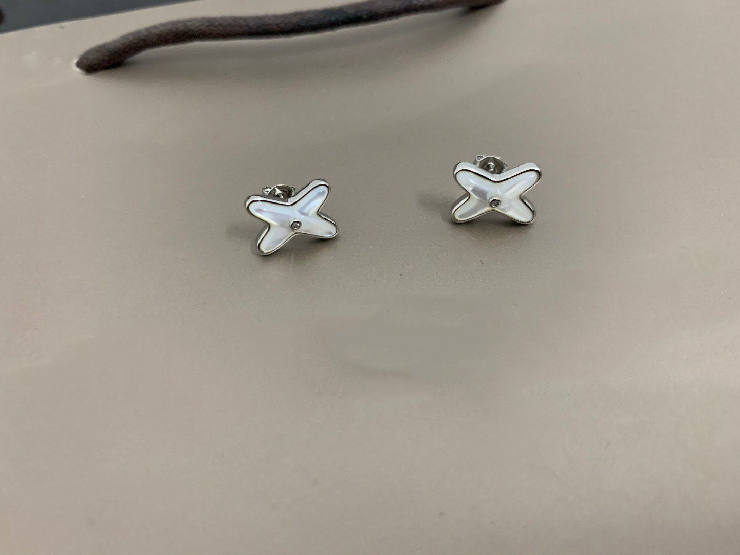 [Glow Jewelry]JEUX DE WHITE MOP SILVER DIAMOND EARRINGS