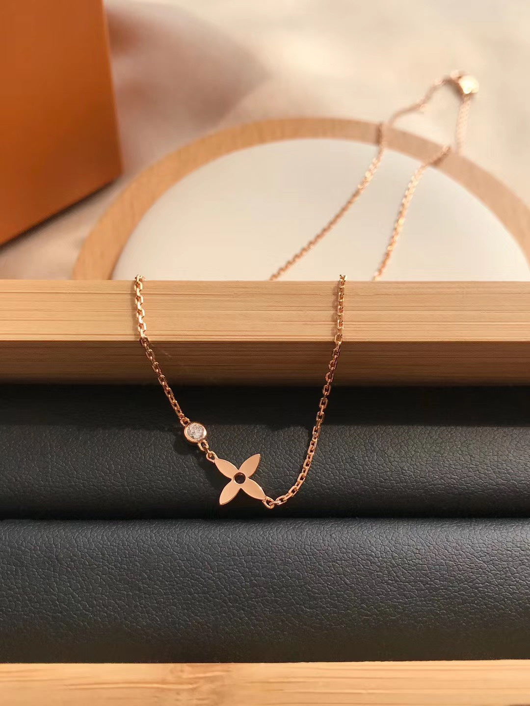 ¡®Glow Jewelry¡¯BLOSSOM PENDANT PINK GOLD AND DIAMOND