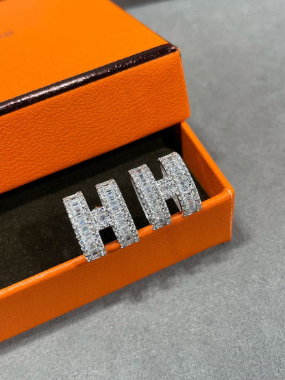 ¡®Glow Jewelry¡¯H STUD EARRINGS WITH SILVER DIAMONDS