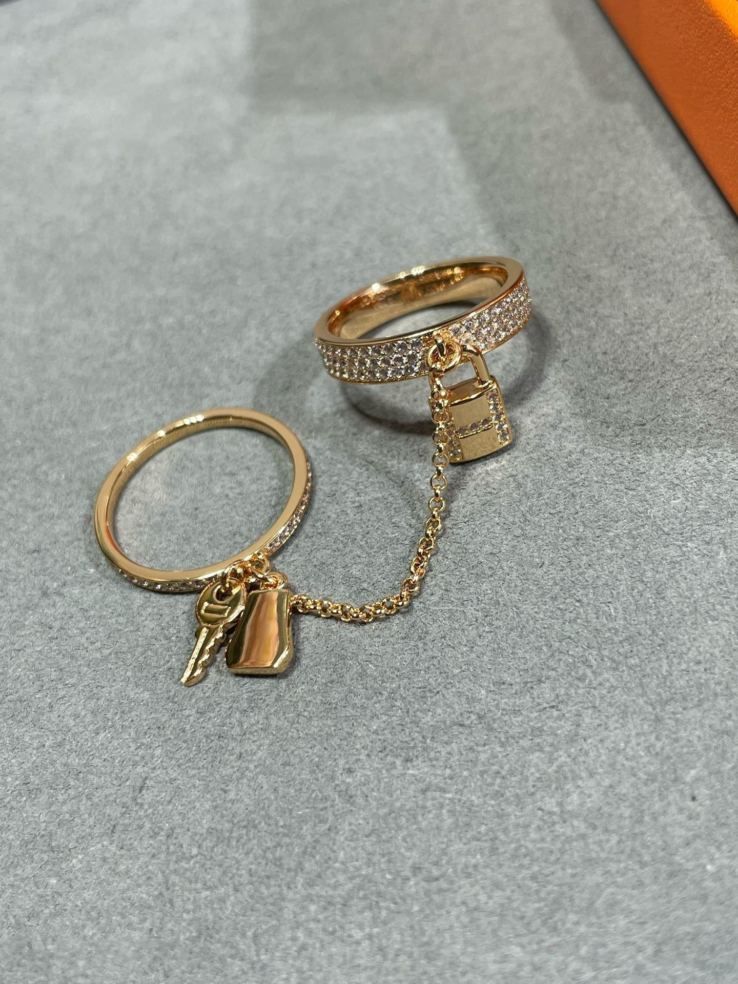 ¡®Glow Jewelry¡¯HM KELLY CLOCHETTE DOUBLE RING IN  WITH DIAMONDS