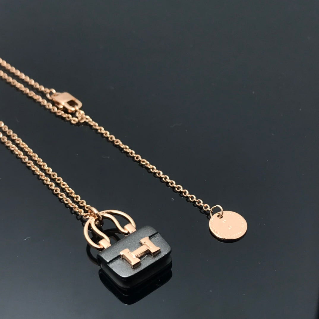 ¡®Glow Jewelry¡¯WOMEN'S HM AMULETTES CONSTANCE PENDANT NECKLACE