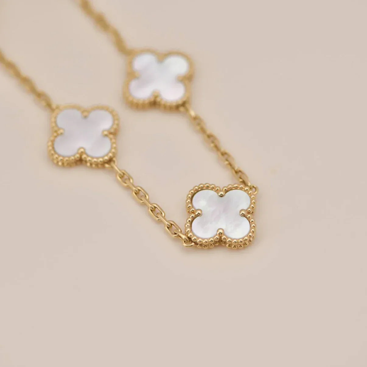 [Glow Jewelry]New CLOVER WHITE PEARL MOP 5 MOTIF BRACELET COLLECTION