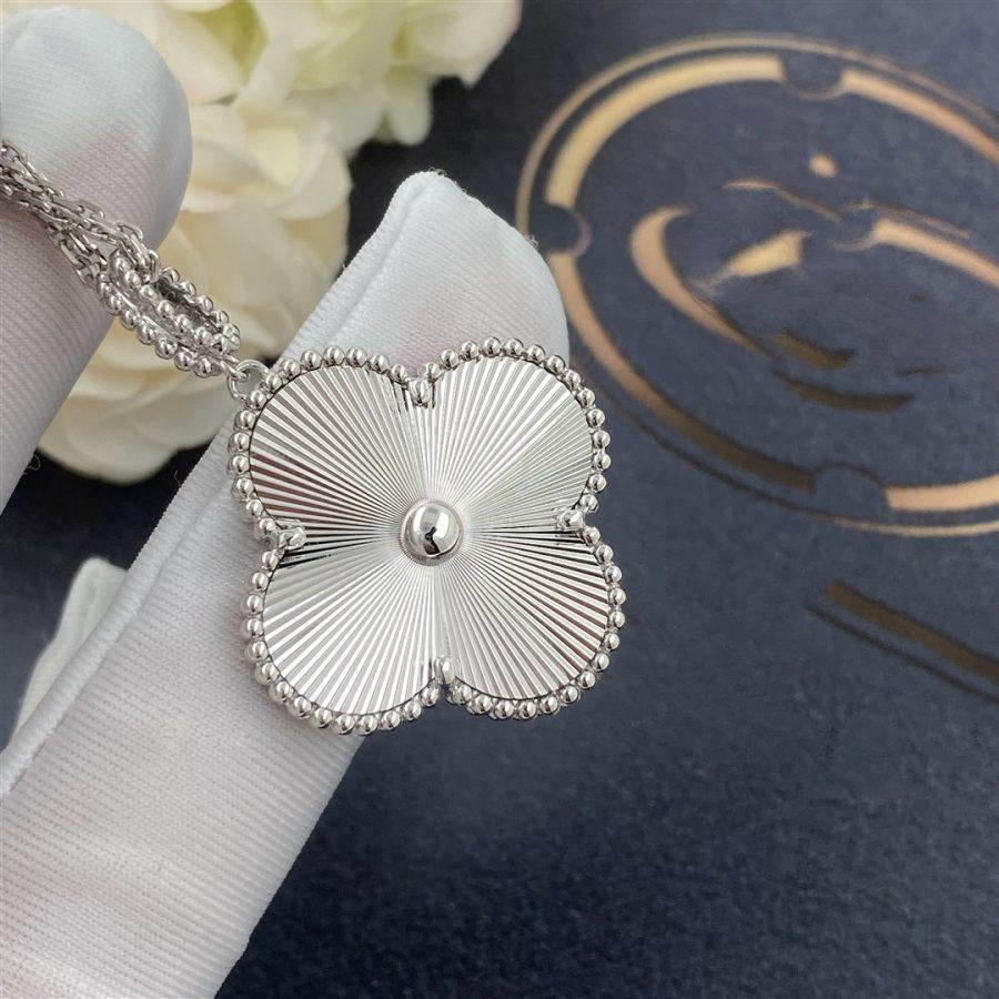 ¡®Glow Jewelry¡¯CLOVER 25MM SILVER BIG CLOVER NECKLACE
