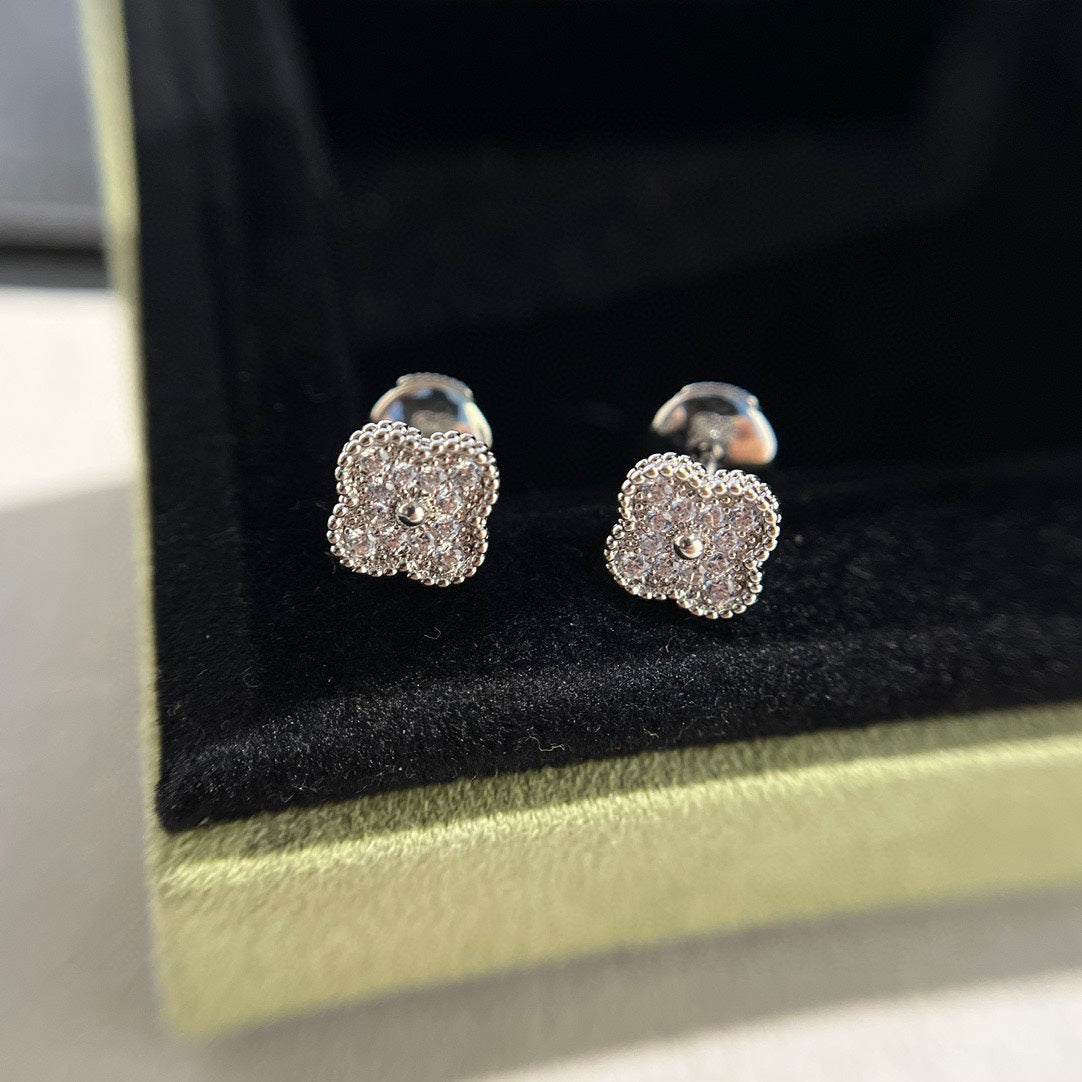 ¡®Glow Jewelry¡¯CLOVER MINI DIAMOND STUD EARRINGS