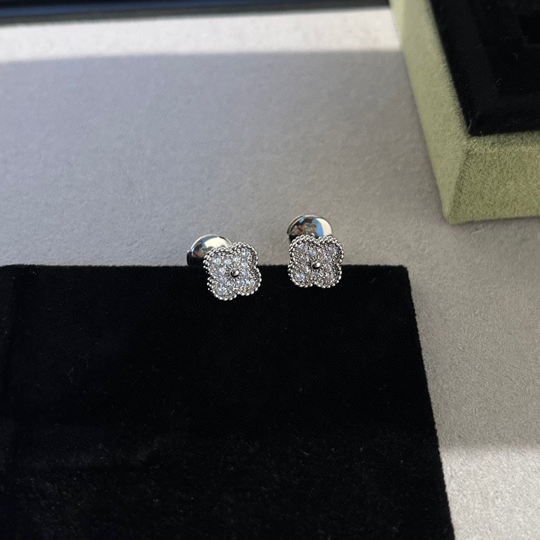 ¡®Glow Jewelry¡¯CLOVER MINI DIAMOND STUD EARRINGS