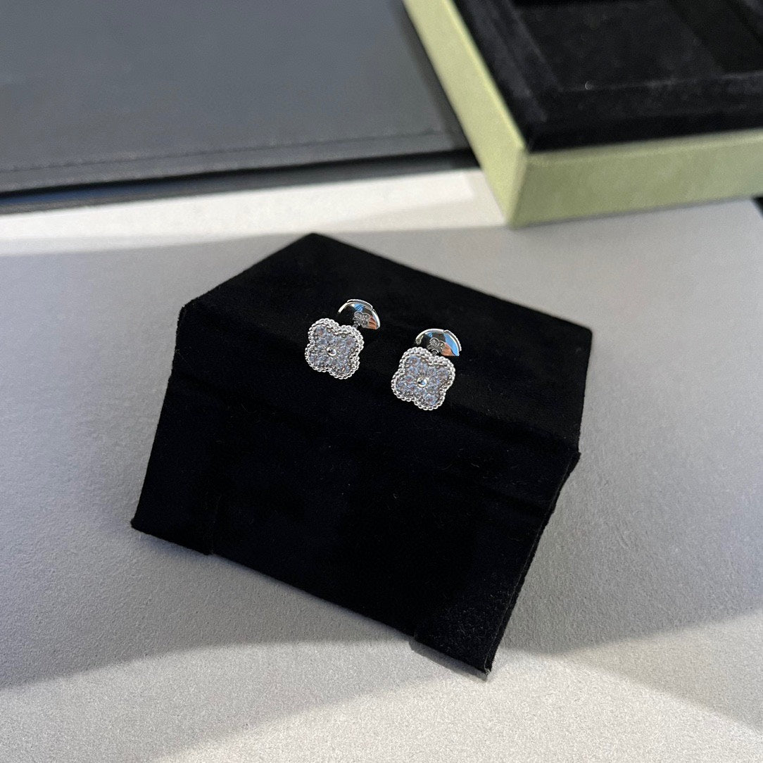 ¡®Glow Jewelry¡¯CLOVER MINI DIAMOND STUD EARRINGS
