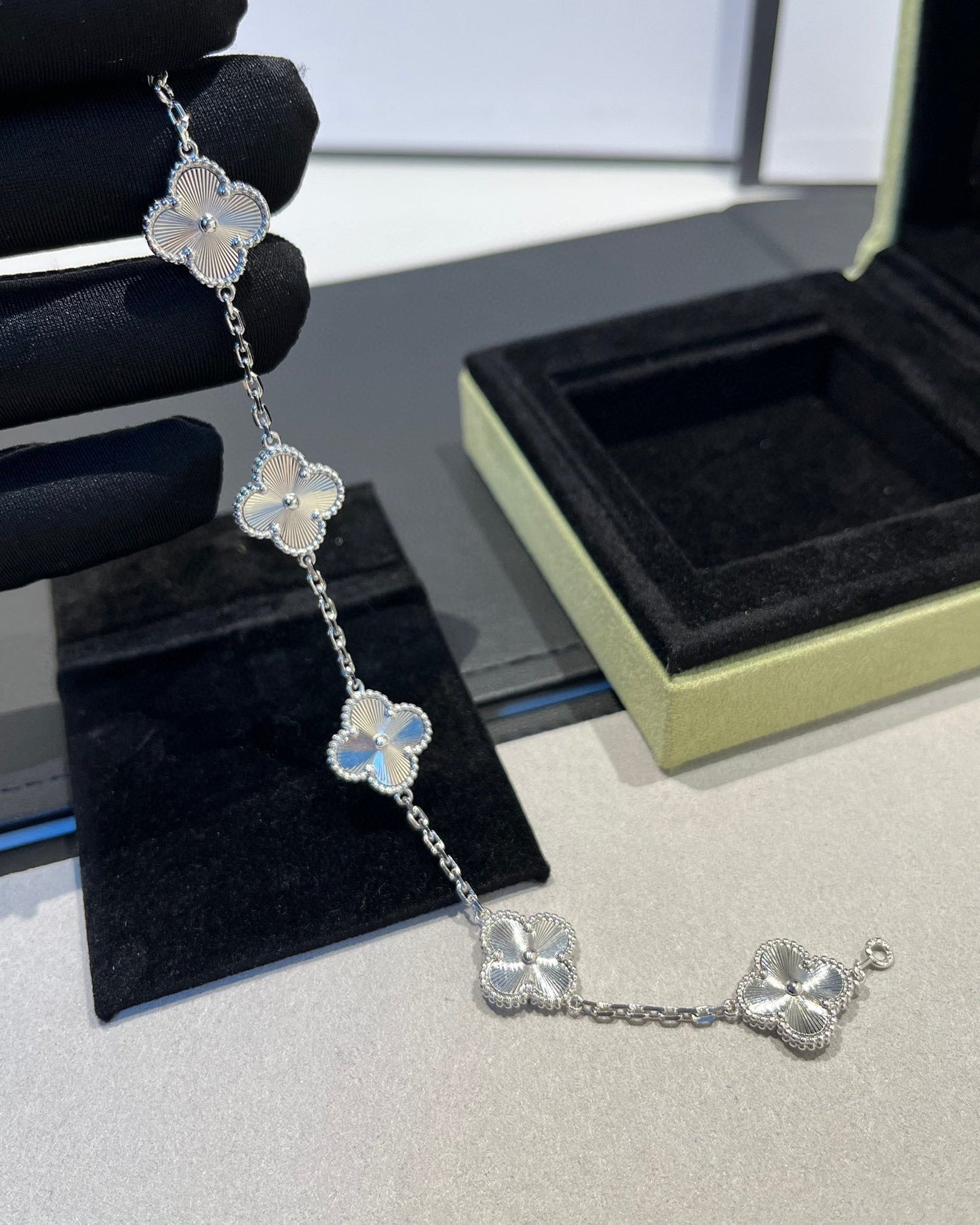 [Glow Jewelry]New  CLOVER 5 MOTIF LASER BRACELET COLLECTION