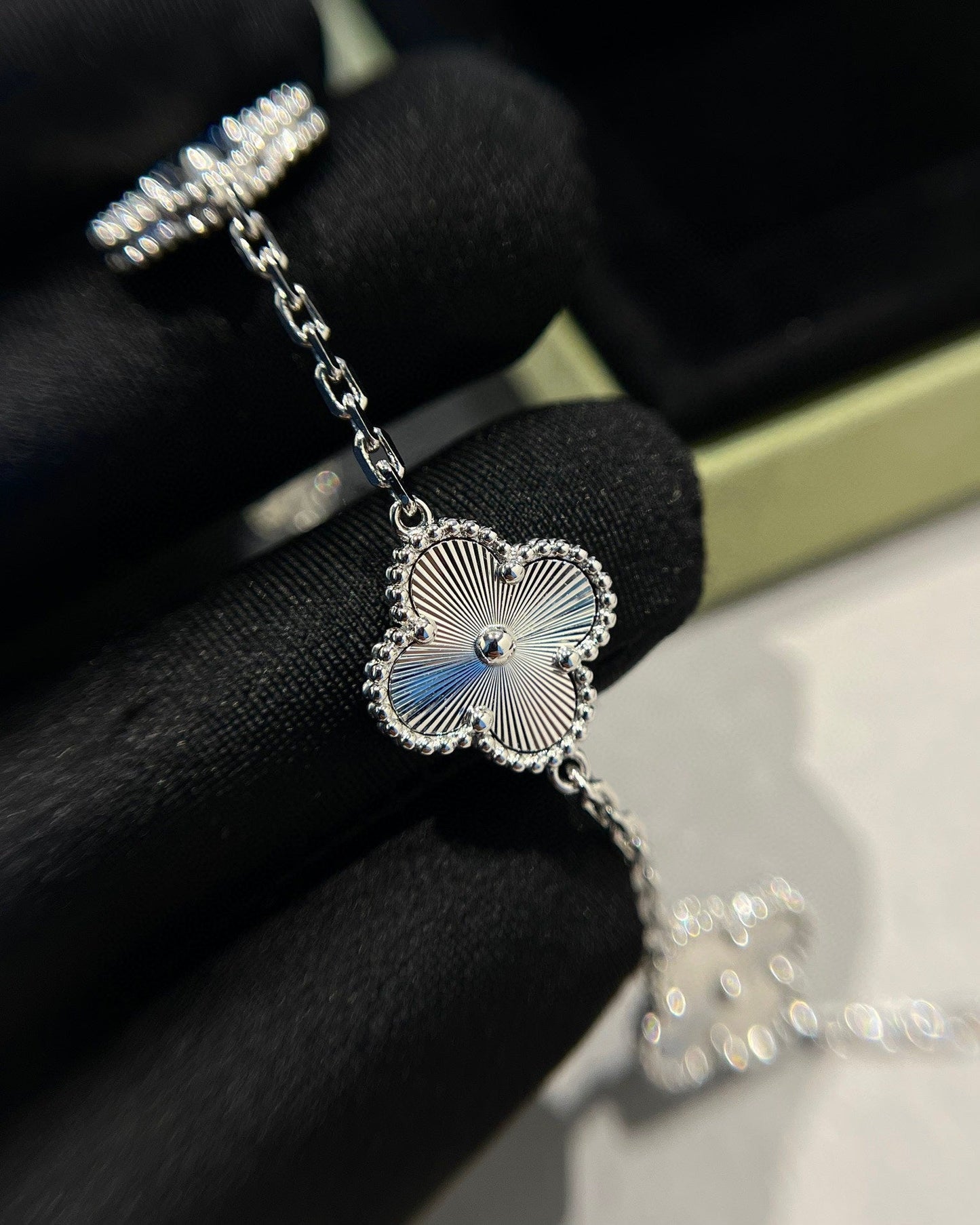 [Glow Jewelry]New  CLOVER 5 MOTIF LASER BRACELET COLLECTION